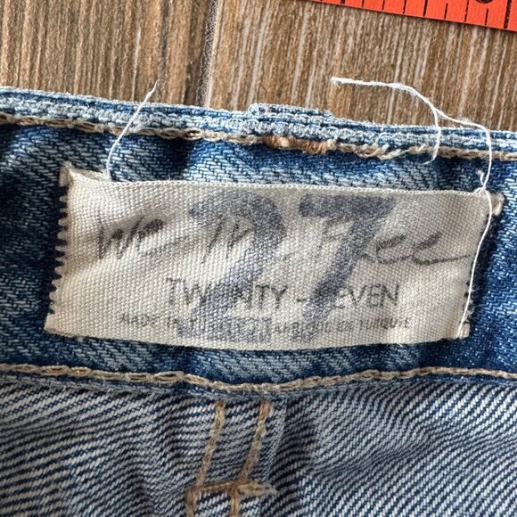 Free People 5-pocket, button-fly distressed denim shorts size 27 - Picture 3 of 7